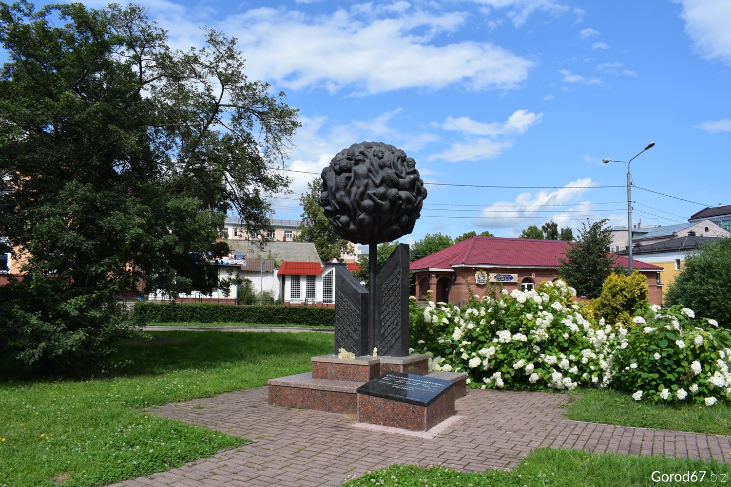 «Опалённый цветок» – памятник детям-узникам концлагерей
