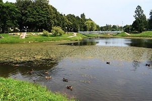 Пруд. Парк имени 1100-летия Смоленска, расположен за ТРЦ «Макси»,  между ул. 25 Сентября и ул. Ломоносова.