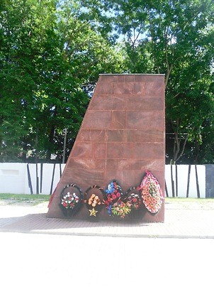 Мемориал на ул. маршала Конева (Смоленск), возведённый в память о тридцати тысячах погибших узников концлагеря №126