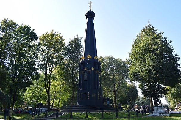 Памятник защитникам Смоленска 4-5 августа 1812 года в Лопатинском саду